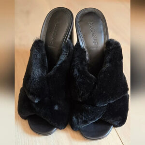 NWOT Alumnae Made in Italy rabbit fur x slide heel slippers